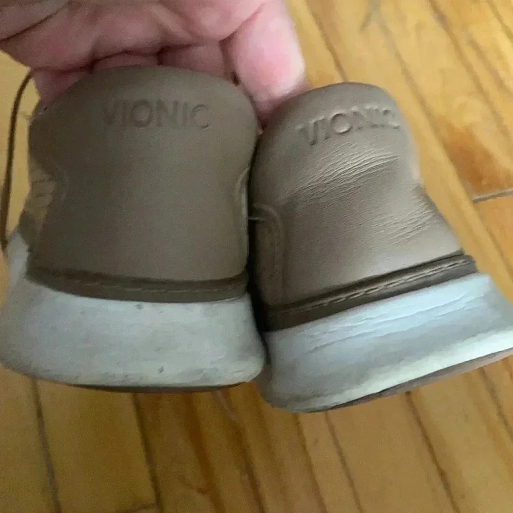 Vionic shoes - Picture 4 of 8